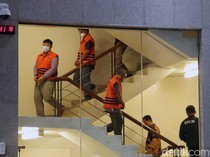 Tersangka Korupsi PLTU Bukit Asam Tertunduk Lesu