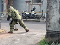 Warga Desa Penarungan Digegerkan Koper Misterius, Gegana Dikerahkan