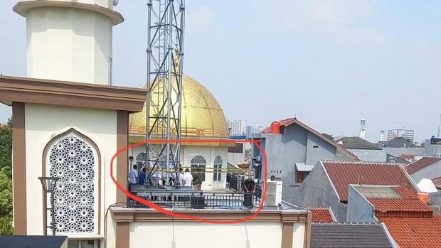 Tower yang didirikan di atas masjid (dok. Istimewa)