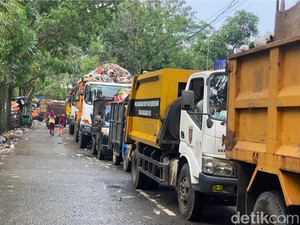 Viral Muatan Truk Sampah Berhamburan gegara Bak Rusak, ini Kata Pemkot Semarang