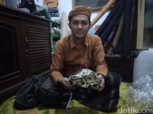Jalan Ninja Tubagus Jadi Perajin Ikat Kepala Khas Benda Kerep