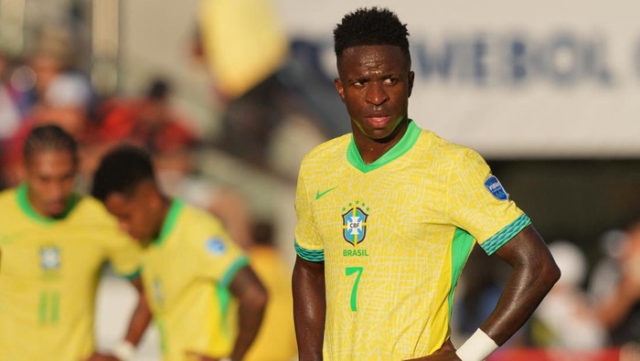 Jul 2, 2024; Santa Clara, CA, USA; Brazil forward Vinicius Junior (7) during the second half against Colombia at Levis Stadium. Mandatory Credit: Darren Yamashita-USA TODAY Sports