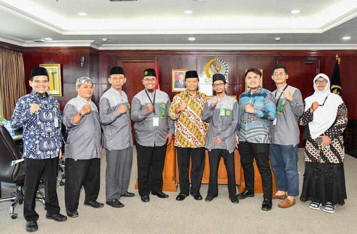 Wakil Ketua MPR RI Hidayat Nur Wahid (HNW) menyambut baik dukungan Pengurus Persatuan Islam (PERSIS) Jakarta Pusat terhadap rencana pembentukan Badan Kehormatan MPR atau Majelis Etik MPR menjadi sebuah badan yang permanen, seperti badan kelengkapan MPR lainnya.