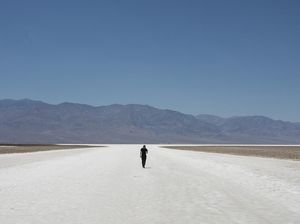 Kaki Turis Terpanggang Kepanasan Saat Berlibur di Death Valley
