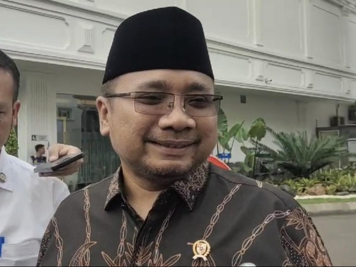 Yaqut Cholil Qoumas saat menanggapi pembentukan Pansus Haji di kompleks Istana Kepresidenan Jakarta, Selasa (9/7/2024).