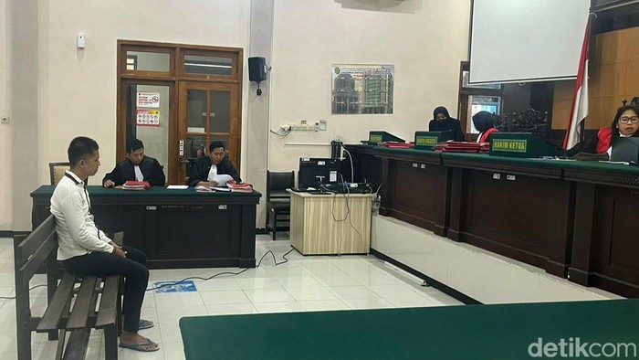 Yunius saat sidang tuntutan