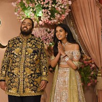 Anant Ambani, putra bungsu dari Nita dan Mukesh Ambani yang dikenal sebagai orang terkaya Asia, sedang bersiap melangsungkan pernikahannya dengan Radhika Merchant. Sebelum pernikahan, Anant melakukan upacara sangeet, salah satu tradisi calon pengantin khas India. Foto: dok. Getty Images