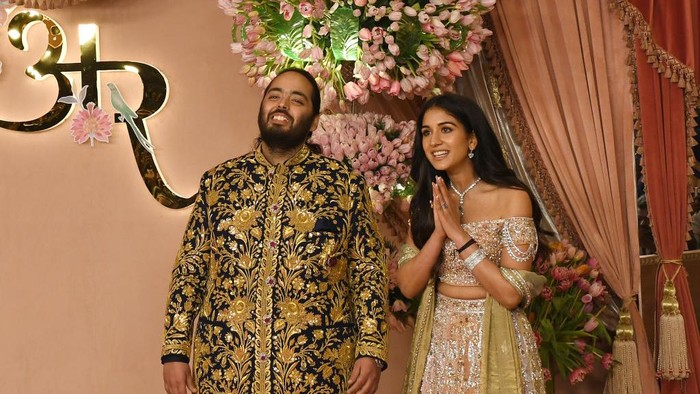 Anant Ambani dan Radhika Merchant di upacara sangeet