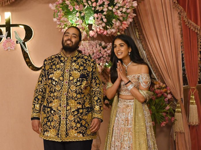 Anant Ambani dan Radhika Merchant di upacara sangeet
