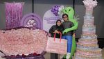 6 Momen Ultah ke-26, Aurel Hermansyah Dapat Uang Berbentuk Buket-Kue Bertingkat