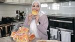 Ulang Tahun Aurel Hermansyah Dihadiahi Kue Cokelat dan Kue Uang