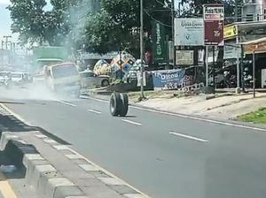 Ban Truk Copot Hantam Gerobak Pedagang di Jalan Poros Maros-Makassar