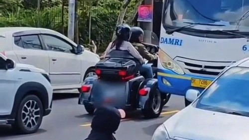 Cuplikan video cekcok pengendara moge dengan sopir bus DAMRI di Kintamani, Bangli, Senin (8/7/2024). (Tangkapan layar)