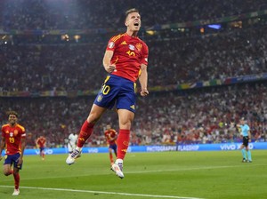 Dani Olmo Jadi Rebutan Barcelona dan Manchester City