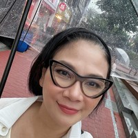 Setelah operasi face lifting, kerutan di wajah Dian memang sudah tak lagi terlihat. Wajahnya pun masih terlihat sama, hanya menjadi lebih muda dibandingkan sebelumnya. Foto: Instagram/@bu_deedee