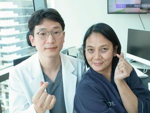 7 Potret Dian Nitami Oplas di Korea, Pulang ke RI Dengan Wajah Masih Bengkak