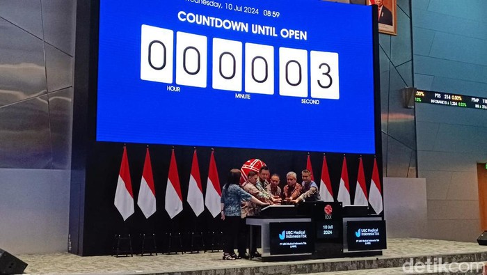Distributor alat kesehatan PT UBC Medical Indonesia Tbk resmi melantai dengan kode saham LABS di Bursa Efek Indonesia (BEI) pada Rabu (20/7).