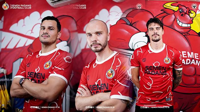 Foto: Tiga pemain asing Semen Padang FC yakni Jan Carlos Vargas, Charlie Scott, dan Tin Martic. (Foto: dok Semen Padang FC).