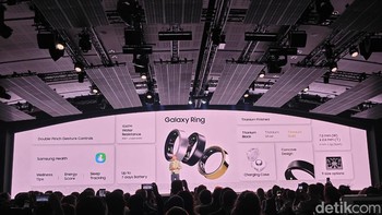 Samsung menyediakan sembilan ukuran. Masing-masing tersedia dalam tiga varian warna, yakni Titanium Black, Titanium Silver, dan Titanium Gold.  Foto: detikINET/Adi Fida Rachman