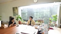 Kalau ini momen Tompi sedang ngopi saat Atta Halilintar main ke rumahnya, sekaligus membuat konten tentang rumahnya yang luas dan mewah. Foto: Instagram Dr Tompi