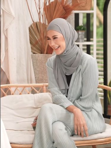 Gaya hijab Paula Verhoeven Wong.