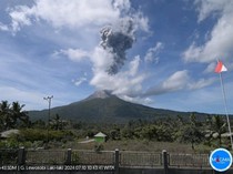 Gunung Kembar di Flores Timur Kembali Meletus, Tinggi Kolom Abu 1.000 Meter