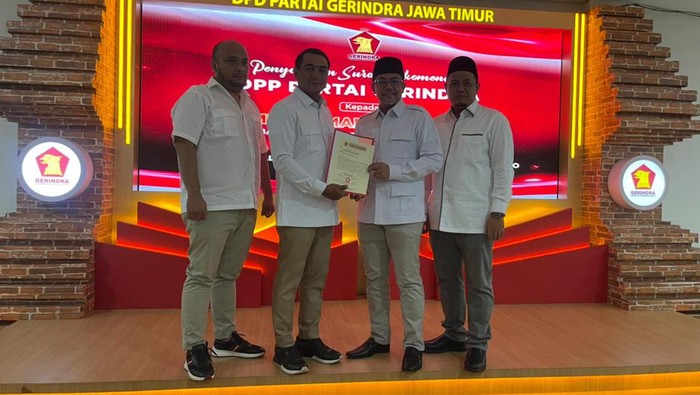 Gus Haris-Lora Fahmi saat menerima rekomendasi maju Pilbup Probolinggo dari Gerindra.