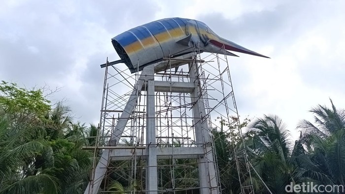 Ikan marlin yang akan dipasang di jembatan Wiriadinata Ranggajipang