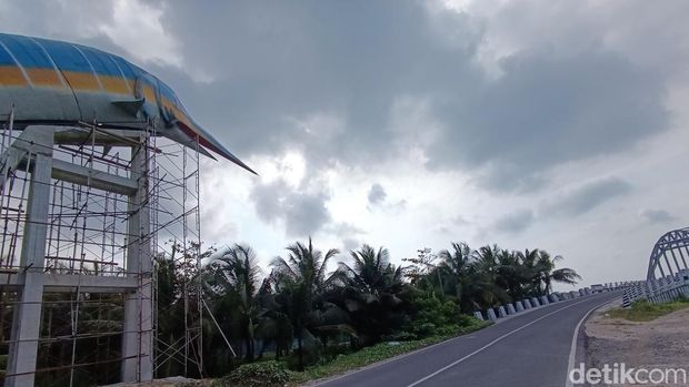 Ikan marlin yang akan dipasang di jembatan Wiriadinata Ranggajipang