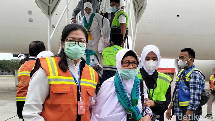 Jemaah haji Aceh kloter pertama tiba di Tanah Rencong. (Foto: Agus Setyadi/detikSumut).