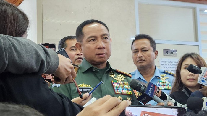 Panglima TNI, Jenderal Agus Subiyanto, di kompleks parlemen, Jakarta, Rabu (10/7/2024).