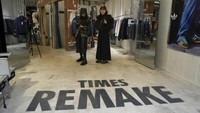 Pakaian dari baju bekas ini dikemas menjadi pakaian branded.