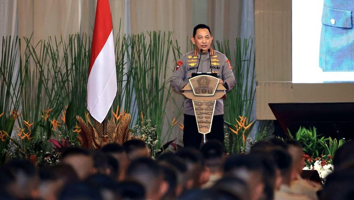 Kapolri Jenderal Listyo Sigit Prabowo menghadiri acara pembekalan calon perwira remaja (Capaja) TNI-Polri 2024.