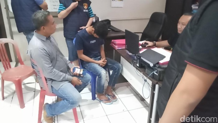 Kelvin, DPO kasus pembunuhan pegawai koperasi, menyerahkan diri karena merasa dihantui korban.