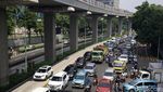 Kemacetan Terdampak Proyek Revitalisasi Trotoar Jalan Rasuna Said Jakarta