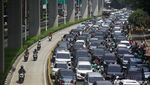 Kemacetan Terdampak Proyek Revitalisasi Trotoar Jalan Rasuna Said Jakarta