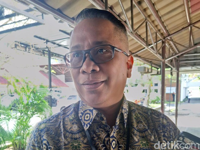 Kepala BPJS Kesehatan Cabang Mataram Agung Utama Muchlis saat diwawancarai, Rabu (10/7/2024).