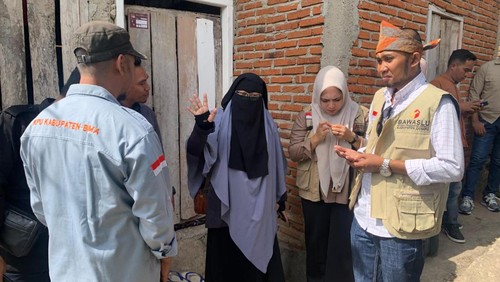 Ketua Bawaslu Dompu, Swastari HAZ, didampingi Ketua Panwascam Dompu, Muhammad Azwar saat melakukan monitoring Coklit Rabu (10/7/2025).  (Istimewa)