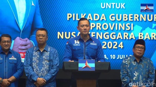 Ketua Umum Demokrat AHY saat menyerahkan dukungan kepada pasangan Zul-Uhel untuk Pilgub NTB 2024, Rabu (10/7/2024).