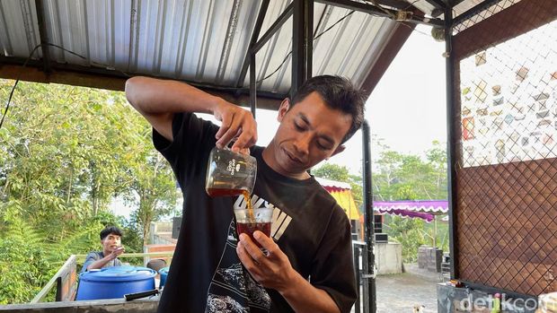 Kisah sukses Windarno mengenalkan Kopi Suroloyo khas Kulon Progo. Foto diunggah Rabu (10/7/2024).