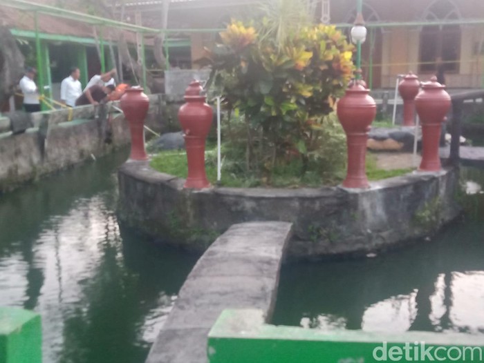 Kolam di taman SMAN 1 Cawas, Klaten, Rabu (10/7/2024).