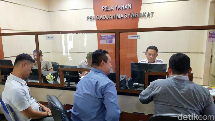 Kuasa hukum perusahaan jasa angkut BBM mendatangi SPKT Polda Sumsel melaporkan oknum LSM