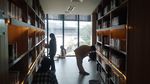 Potret Gen Z Asyik Nge-date di Perpustakaan Jakarta