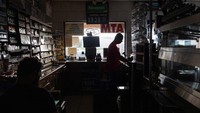 Salah satu toko di Oyster Creek, Texas juga mengalami padam listrik.