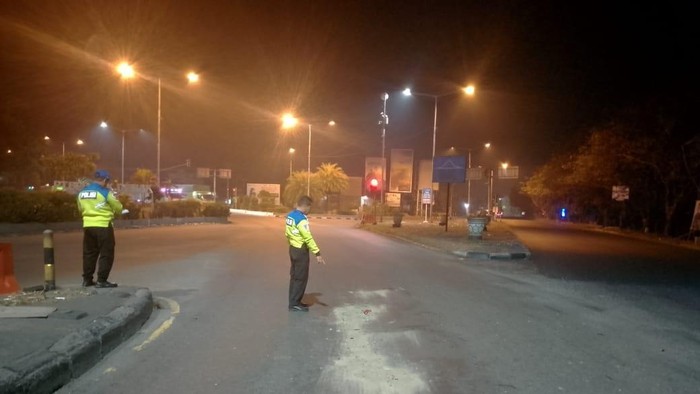 Lokasi pengendara sepeda motor meninggal terlindas truk saat mengemudi dalam pengaruh alkhohol di Jalan Pantura dekat Pasar Jebor, Rabu (10/7/2024).