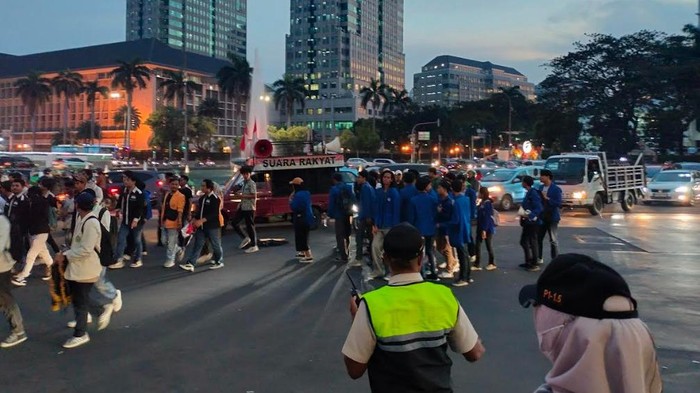 Akses Jalan Medan Merdeka Barat Kembali Lancar Usai Aksi Demonstrasi Usai