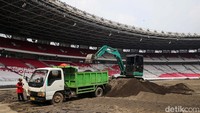 Sejumlah truk yang mengangkut tanah terlihat keluar masuk stadion.