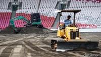 Revitalisasi rumput Stadion GBK ditargetkan rampung pada akhir Oktober 2024.