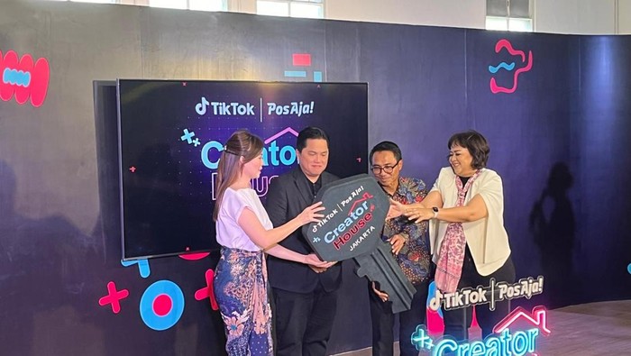 Menteri BUMN Erick Thohir meluncurkan TikTok/Pos Aja! Creator House di Kantor Pos, Kota Tua, Jakarta.