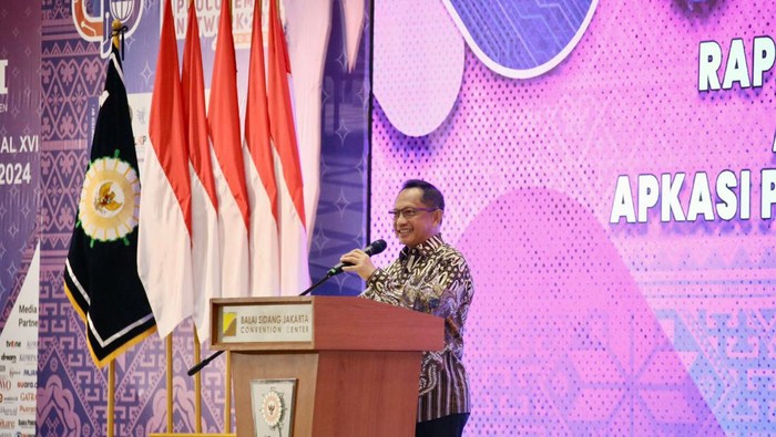 Menteri Dalam Negeri (Mendagri) Muhammad Tito Karnavian menjadi pembicara kunci pada Rapat Kerja Nasional (Rakernas) XVI Asosiasi Pemerintah Kabupaten Seluruh Indonesia (Apkasi).